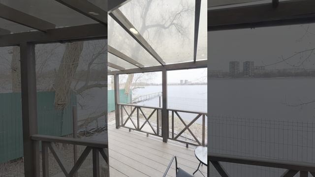 дом у водохранилища