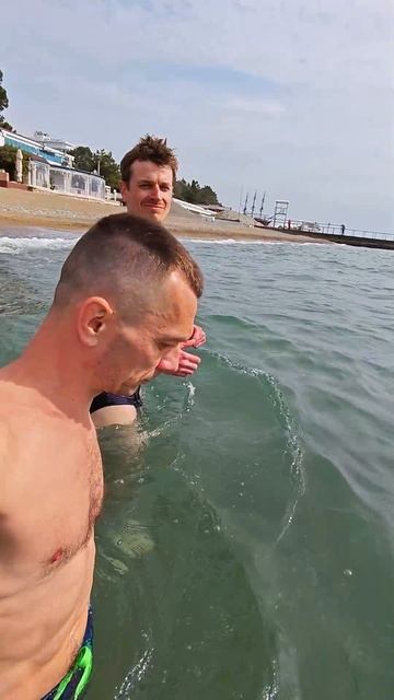 Сегодня днём температура достигла 25°C. ☀️ По-летнему тепло: весь день в футболке, загорал