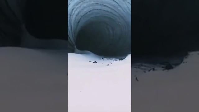 Таинственный подземный тоннель в Антарктиде