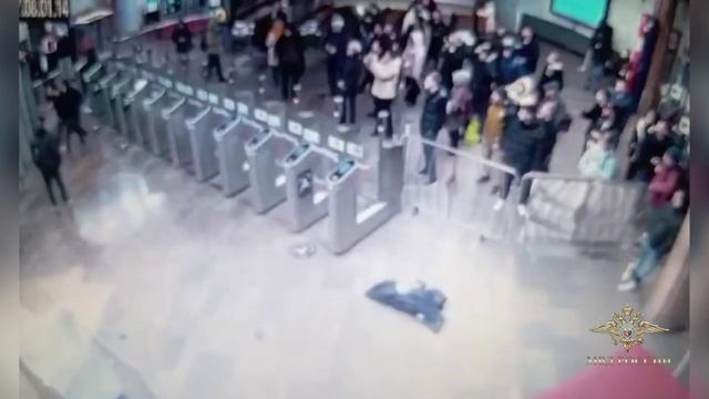 Полицейскими задержан мужчина, напавшей с ножом на сотрудника службы безопасности столичного метро