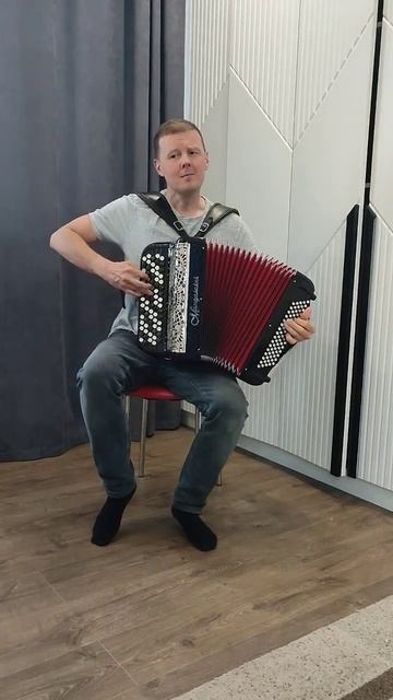 Старый Клëн на баяне