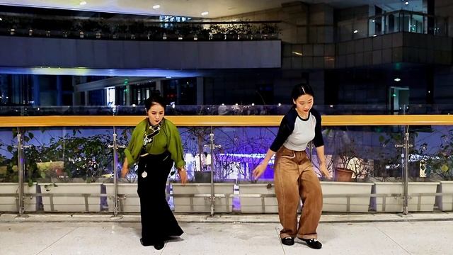 Yongji & Yangxiuer, beautiful Tibetan dance "Na Cang Yang De Xiu Mu"