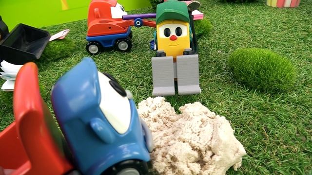 Игра в школу с Грузовичком Левой и машинками. Развивающее видео