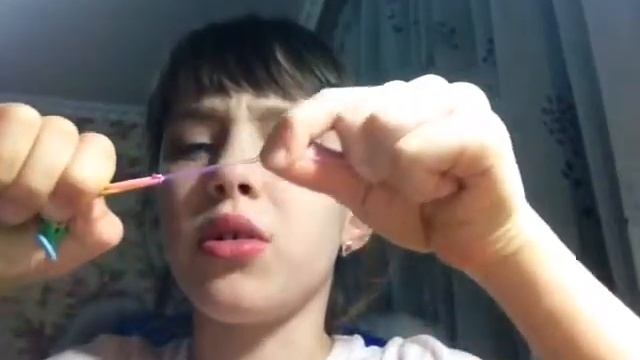 Плетём кольцо мороженое из резинок!😜