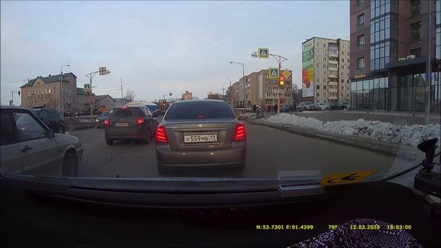 Проезд на красный в Абакане