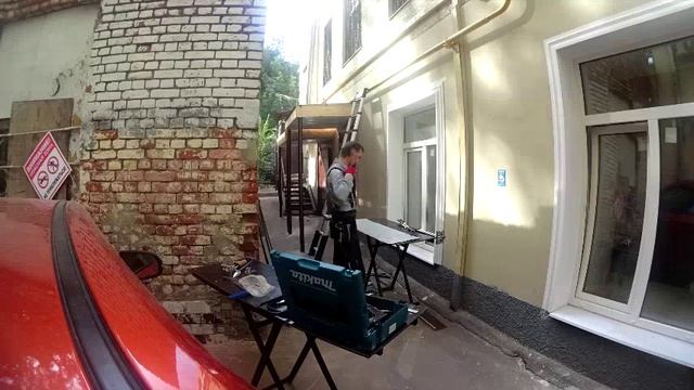 Оформление козырька над входом в подъезд
