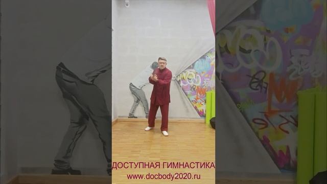 Упражнения с тренировочным двуручным мечом Цзянь в студии