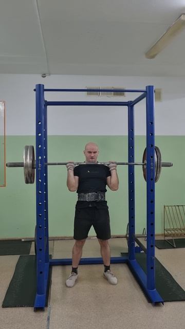 Жим 100кг собственный вес 80кг.