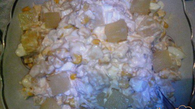 Салат куриный с ананасами