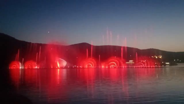 Абрау-Дюрсо, шоу фонтанов