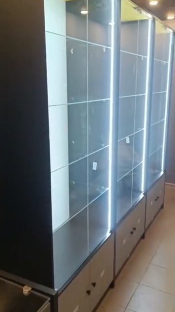 Витрины и прилавки для табачного магазина