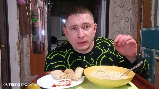 мукбанг/обжор/блины фаршированные ветчина с сыром/Доширак/