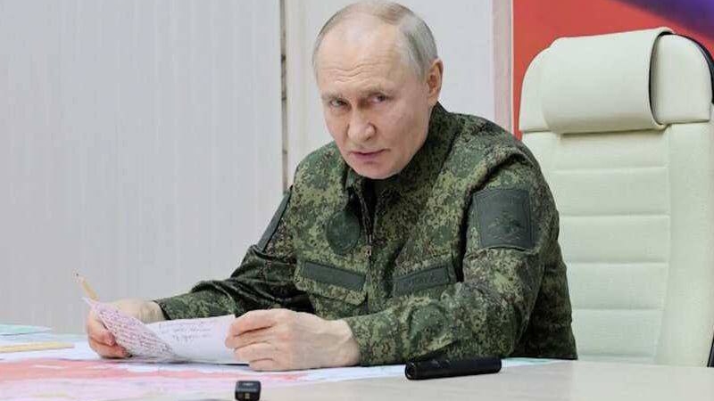 Все ждут заявлений РФ по Украине, западные СМИ содрогнулись от Путина в военной форме