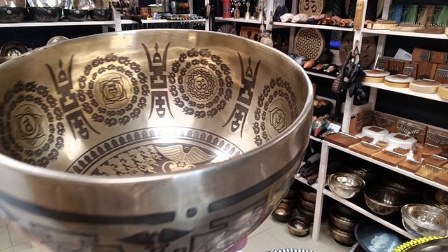 Кованая поющая чаша Bhutanese Luxury ( 18 см, нота: Ля #, 233Гц ) / Singing Bowl / shamanic.moscow