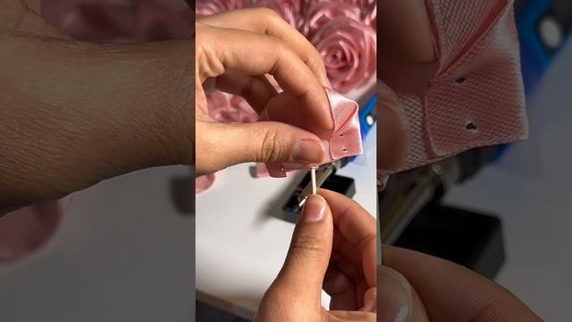 Розы из атласной ленты