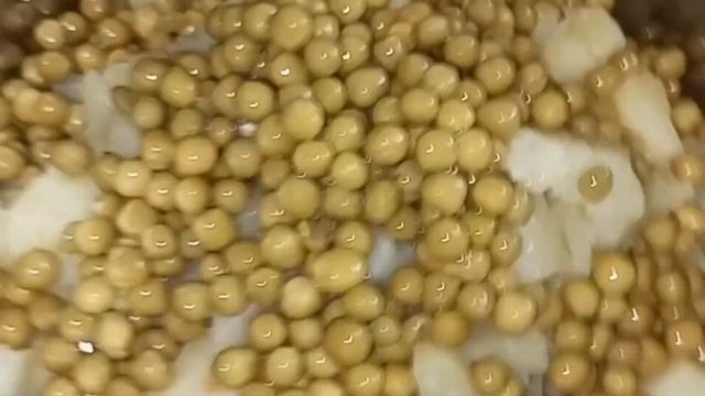 Улетает  за 5 минут. Салат из копчёного ореха.