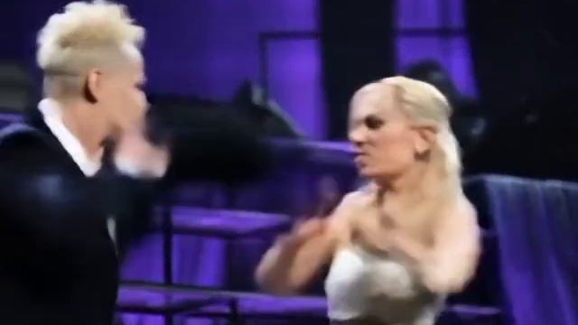 Мизулина и Шаман после поцелуя