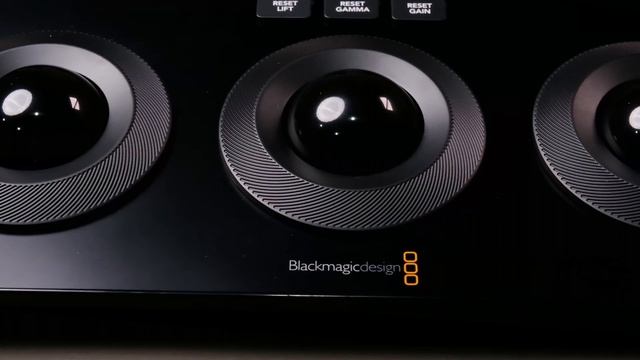 Unboxing DaVinci Resolve Micro Panel giúp bạn làm màu không khó