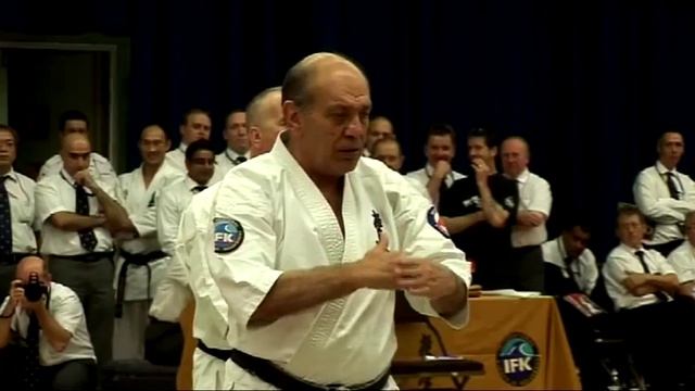 2008 Kyokushin Karate Hanshi Steve Arneil Kata Demo + Shihan Alex Kerrigan Baseball bat break