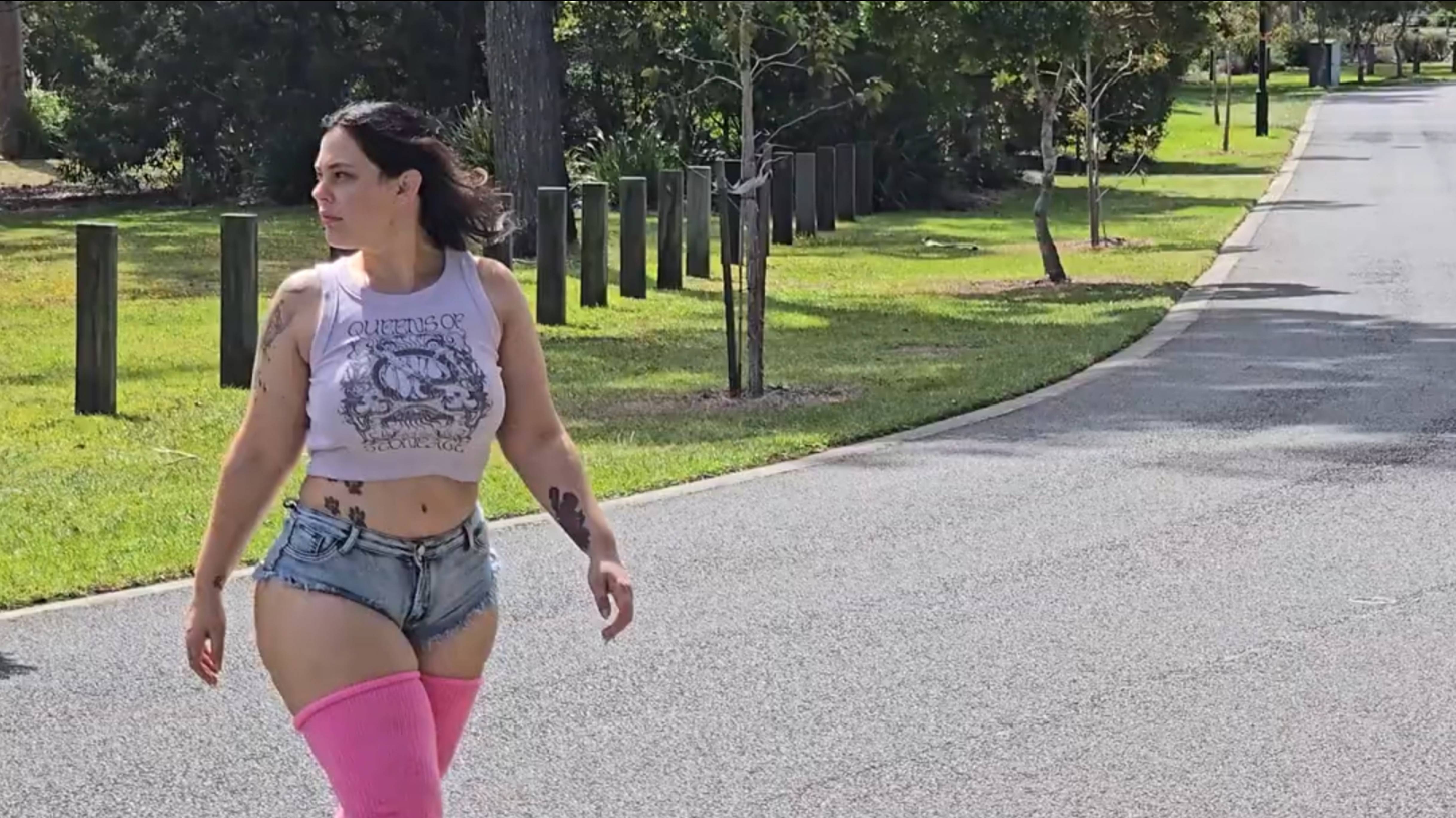 ДЕВУШКА КРАСОТКА / MILF