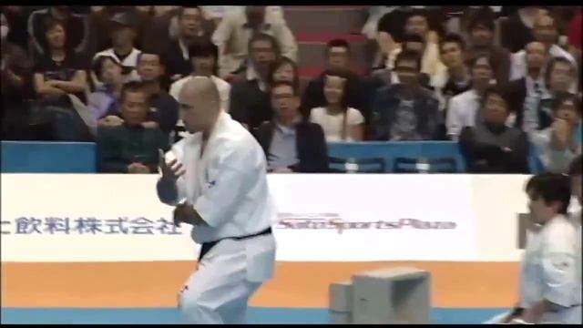 Artur Hovhannisyan Tameshiwari Kyokushin Karate