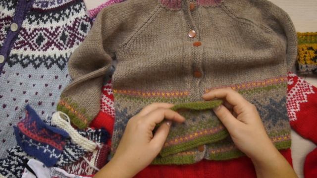 Как связать манжету на чашку жаккардовые узоры спицами