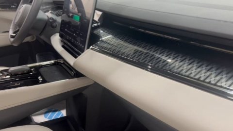 Подготовка к выдаче премиального минивэна Zeekr г.Киров