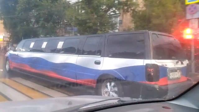 Глобальная волна на лимузине