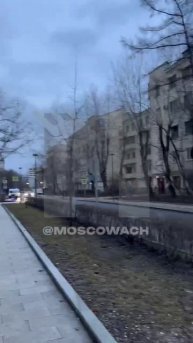 ⚡️Обломки беспилотника повредили карниз крыши дома в ЖК «Авангард».