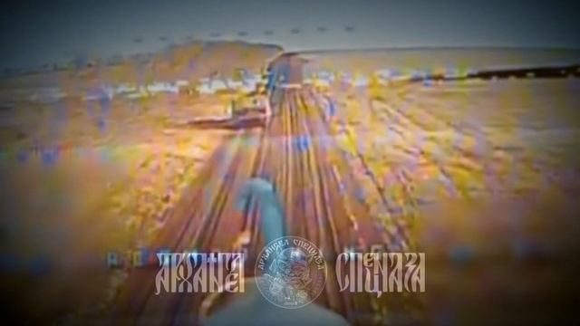 🪖 Остановка и расправа.   Вражеский танк был подбит в ходовую, а позже растерзан дронами.   Арха...
