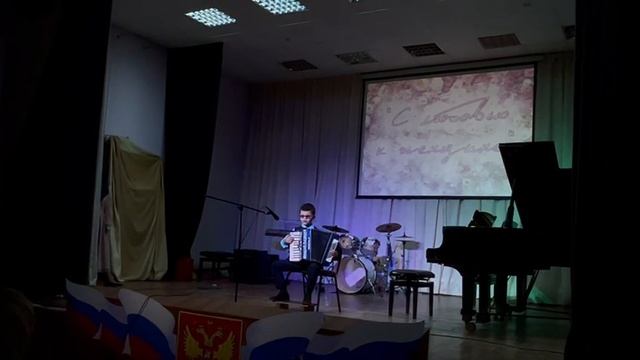 Первый концерт,на День Матери в музыкальной школе.