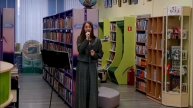 Прикинулась училкой и спела