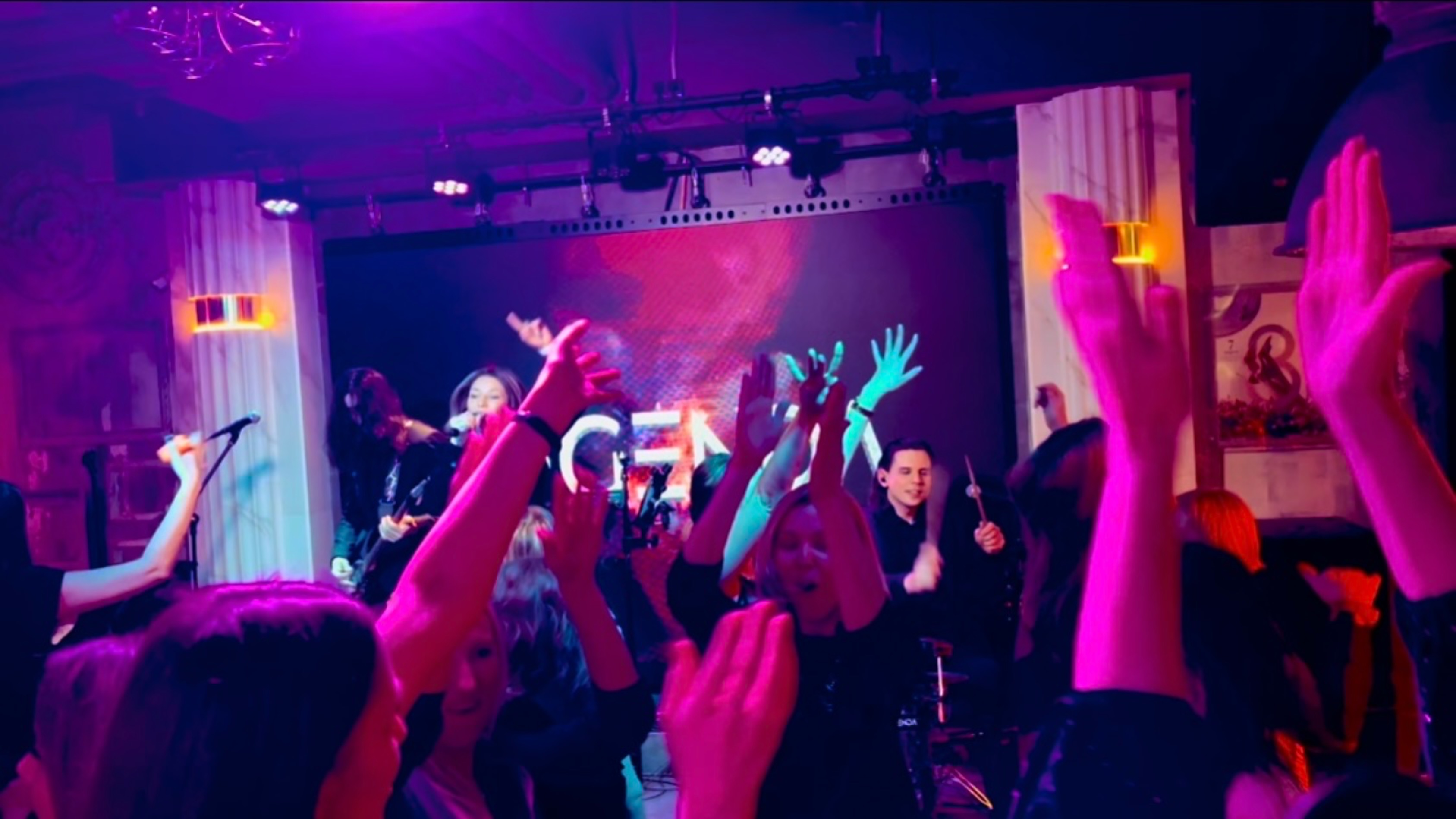 Поём и танцуем вместе!!!😉🔥🔥🔥🎉🎉🎉💃🏼💃🏼💃🏼 кавер группа Legenda