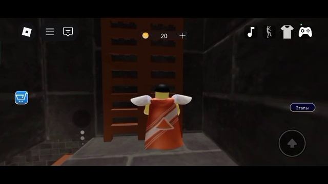 Убегаю от гигантской головы в Roblox