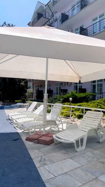 Два бассейна в гостинице "Камелия-Кафа". Крым. Коктебель