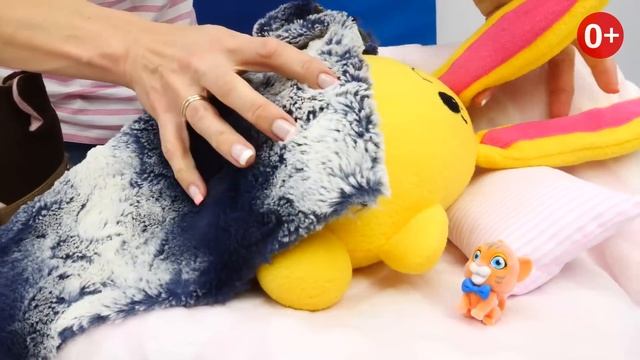 Новое видео Капуки Кануки - Маша Капуки собирает игрушки миньоны Sweet Box! Веселые игры для детей