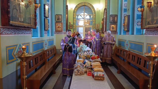 Парастас  заупокойное богослужение.