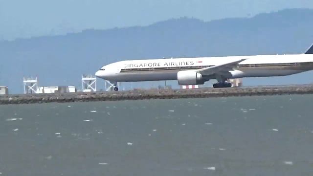 Singapore Airlines Boeing 777-300ER 9V-SWM takeoff at San Francisco international airport