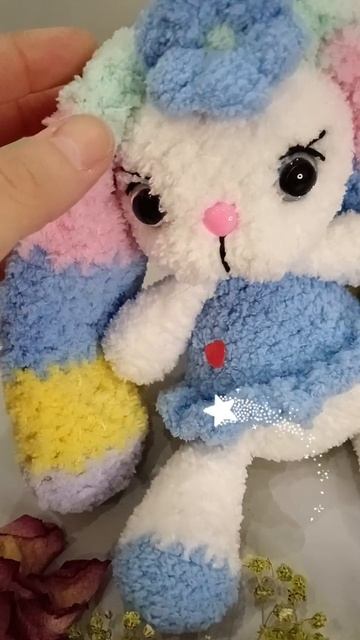 Зайка вязаная с цветными ушками, игрушка плюшевая ручной работы #мимисити