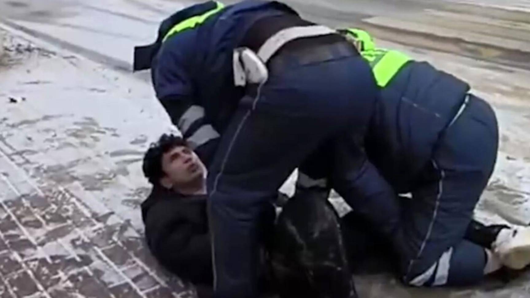 «Под камерами газуешь»: студенту, ударившему гаишника, дали год тюрьмы