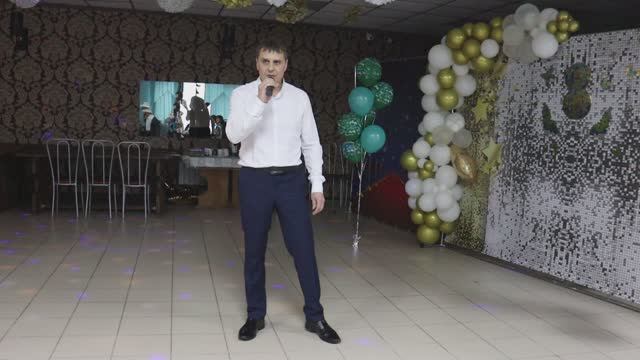 поет Александр Мочалин