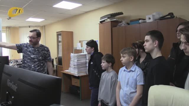 УЧАЩИЕСЯ ИЗ ШКОЛЫ №9 ПОСЕТИЛИ ОФИС ТРК "СТВ" С ПРОФОРИЕНТАЦИОННОЙ ЭКСКУРСИЕЙ