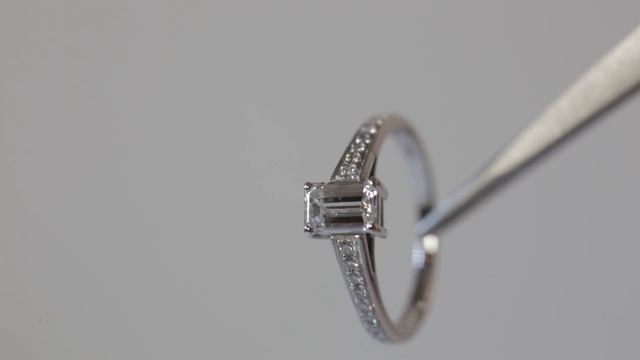 Emerald cut 0.7 ct Diamond Mappin & Webb