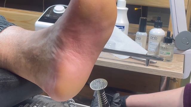 Педикюр на вологій стопі з використанням пінки PedicureFoam PNB та Molecular pedicure oil PNB