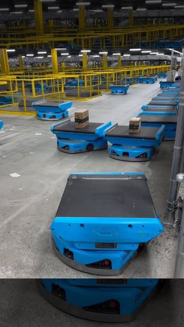 🤖 Необычное взаимодействие роботов-грузчиков на складе Amazon привлекло внимание соцсетей
