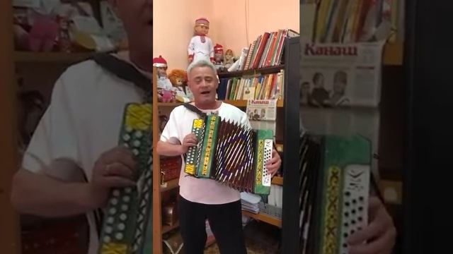 Олег Мустаев