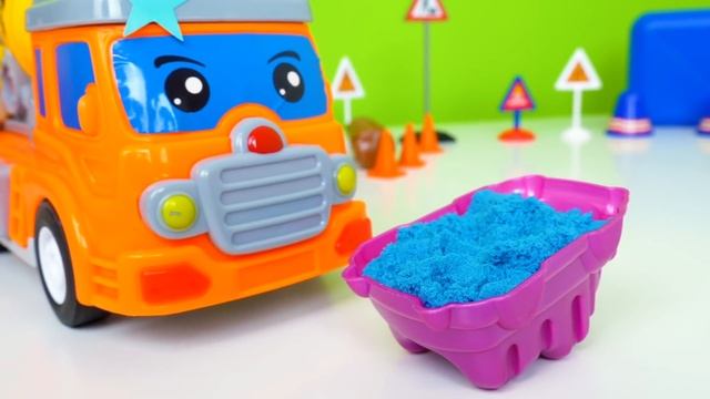 Школа Машинок с Алёной: мусоровоз, бетономешалка и грузовик на уроке! Сборник видео для детей