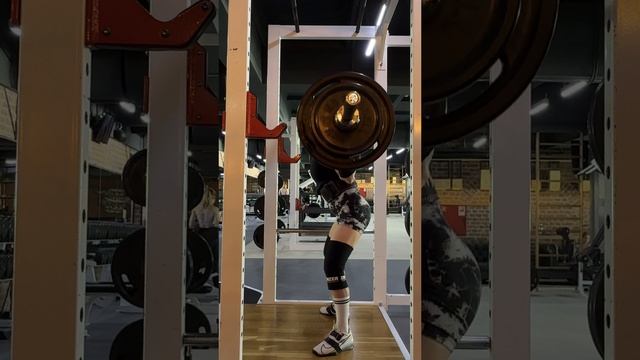 Приседаю с паузой , жму двойками