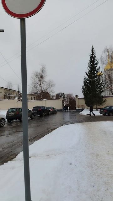 Монастырь.. Колокольный звон..