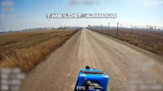 Оптоволоконный дрон КВН ВС РФ влетает в Заолешенку, Курской области по трассе 38К-030. Сред...